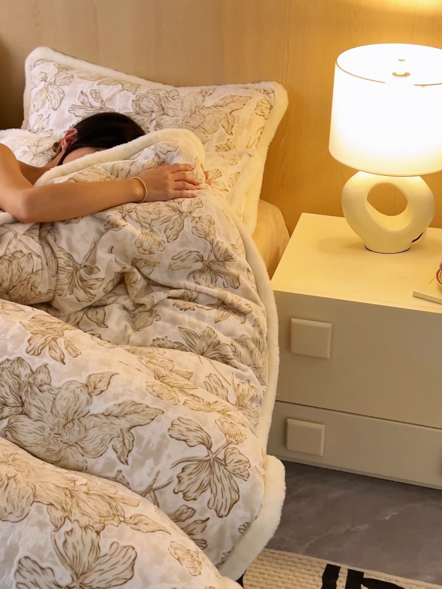 91家纺网 家纺一手货源 找家纺 晨曦家纺 2025新款兔毛包边雕花琅花牛奶绒四件套复古高级感轻奢 爱伦娜