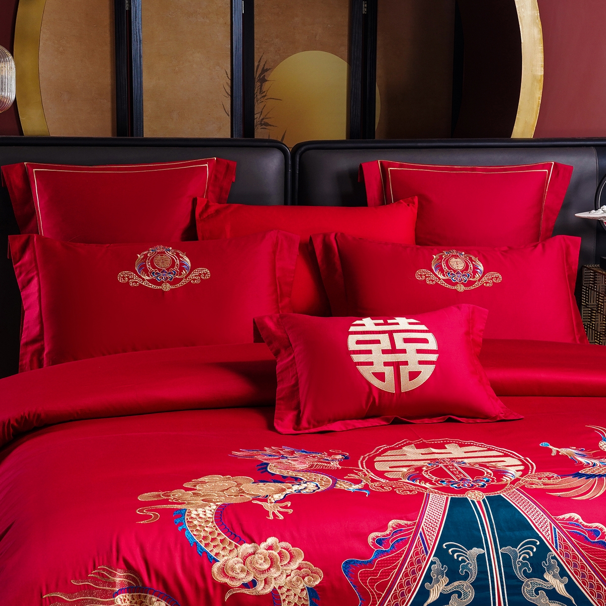 91家纺网 家纺一手货源 找家纺 置顶家纺 2025新款新中式婚庆亲肤刺绣四件套 祥云瑞彩-大红