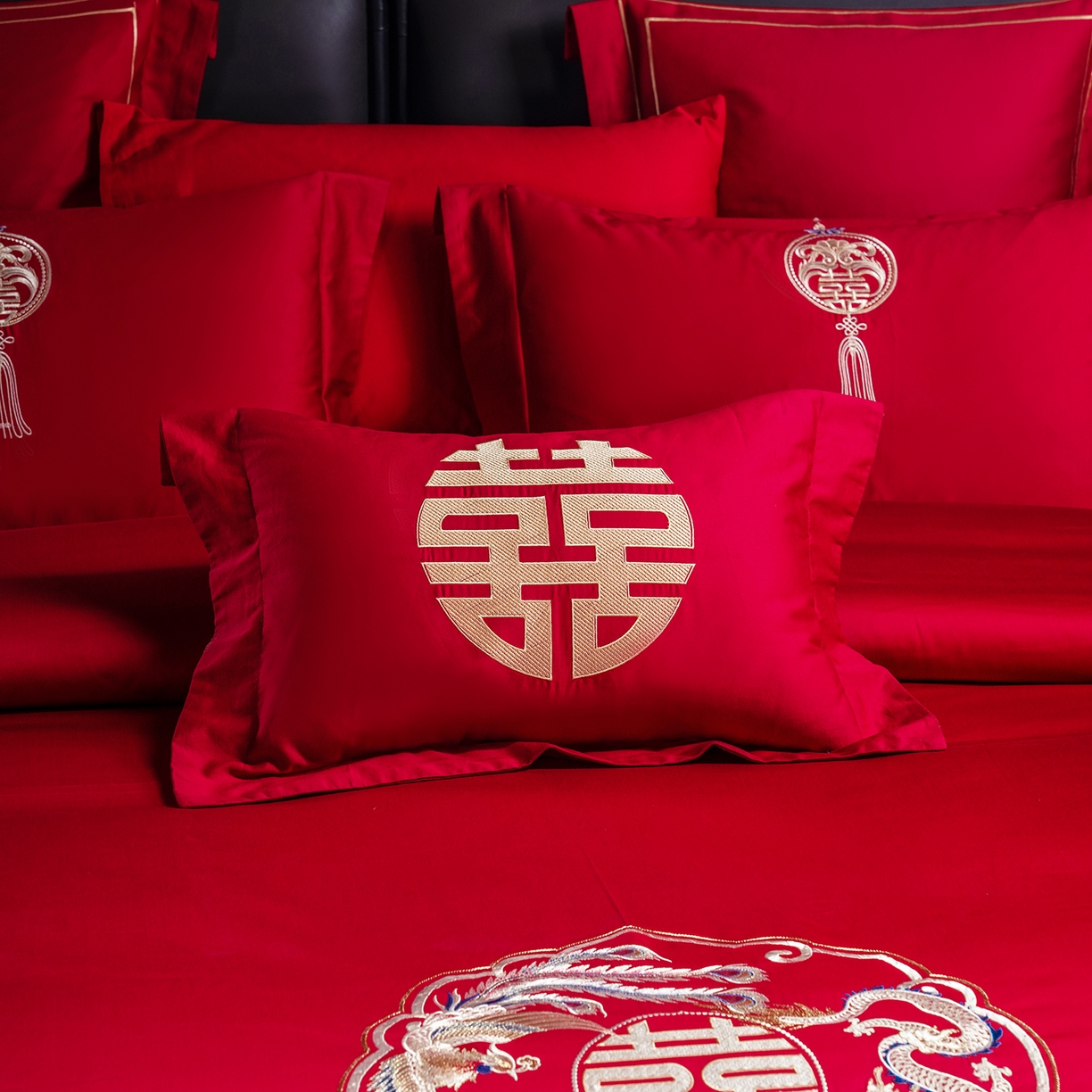 91家纺网 家纺一手货源 找家纺 置顶家纺 2025新款新中式婚庆亲肤刺绣四件套 招财龙凤-大红