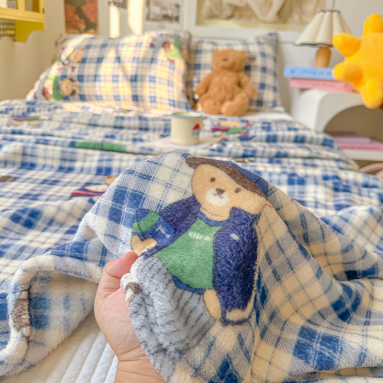 91家纺网 家纺一手货源 找家纺 韩巢家纺 2025新款四季可用牛奶绒多功能毛毯 穿鞋的熊