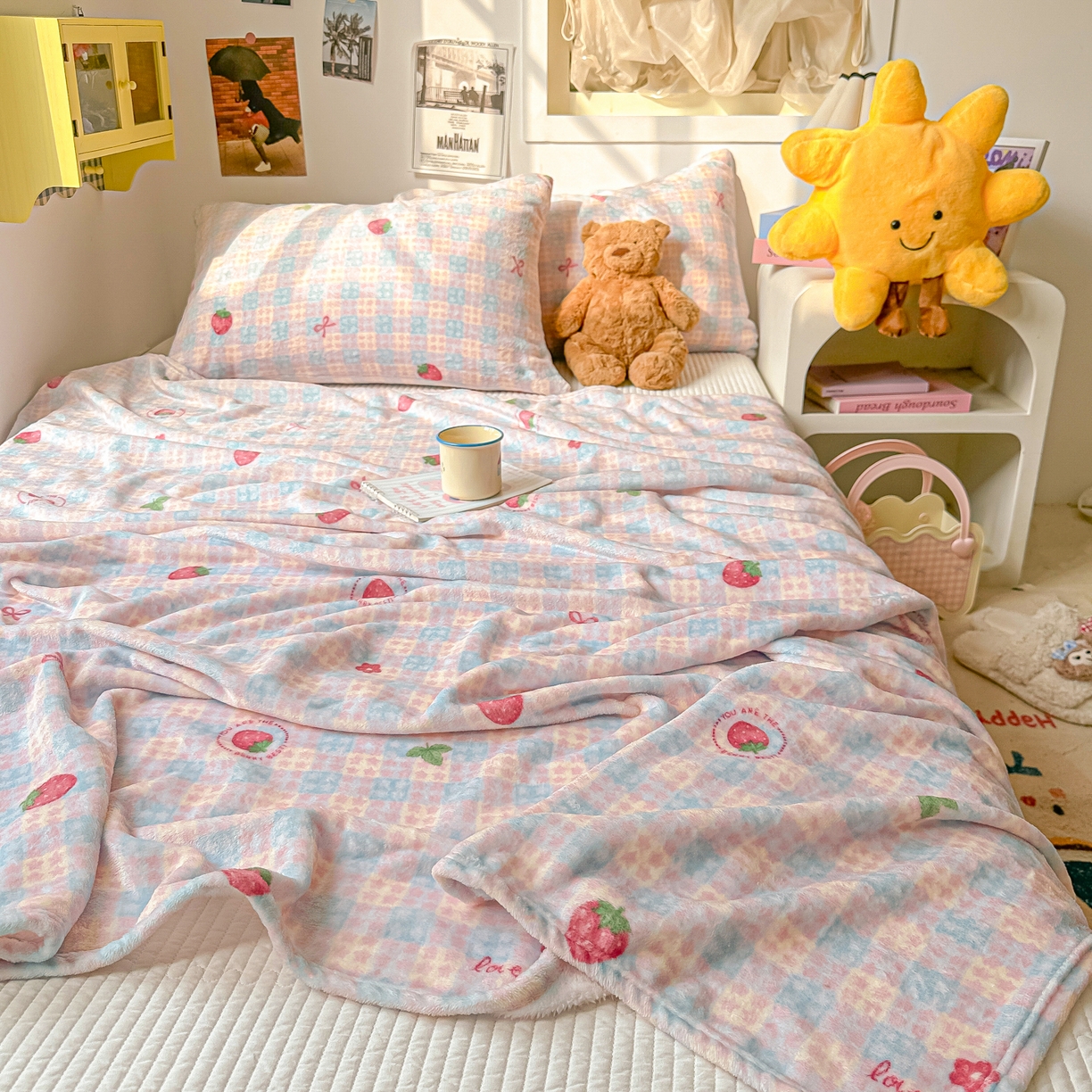 91家纺网 家纺一手货源 找家纺 韩巢家纺 2025新款四季可用牛奶绒多功能毛毯 草莓奶茶