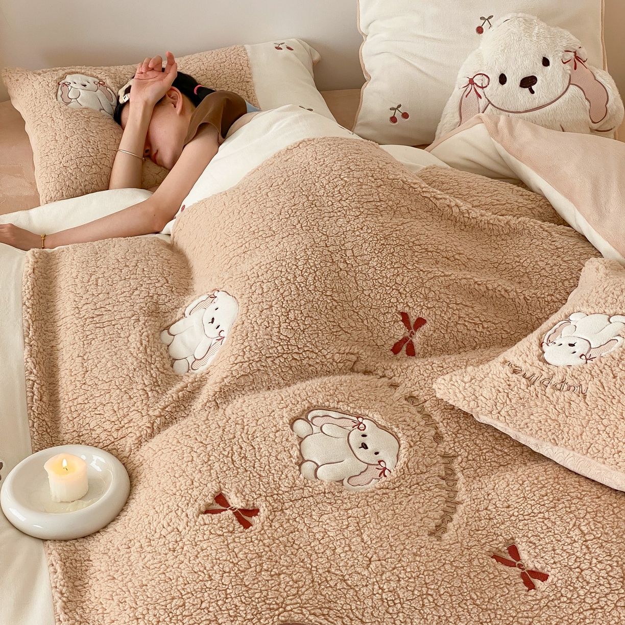 91家纺网 家纺一手货源 找家纺 （总）MIU缪家居 2025新款A版兔毛B版牛奶绒四件套-呆萌兔