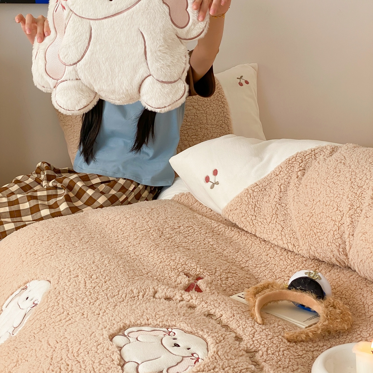 91家纺网 家纺一手货源 找家纺 （总）MIU缪家居 2025新款A版兔毛B版牛奶绒四件套-呆萌兔