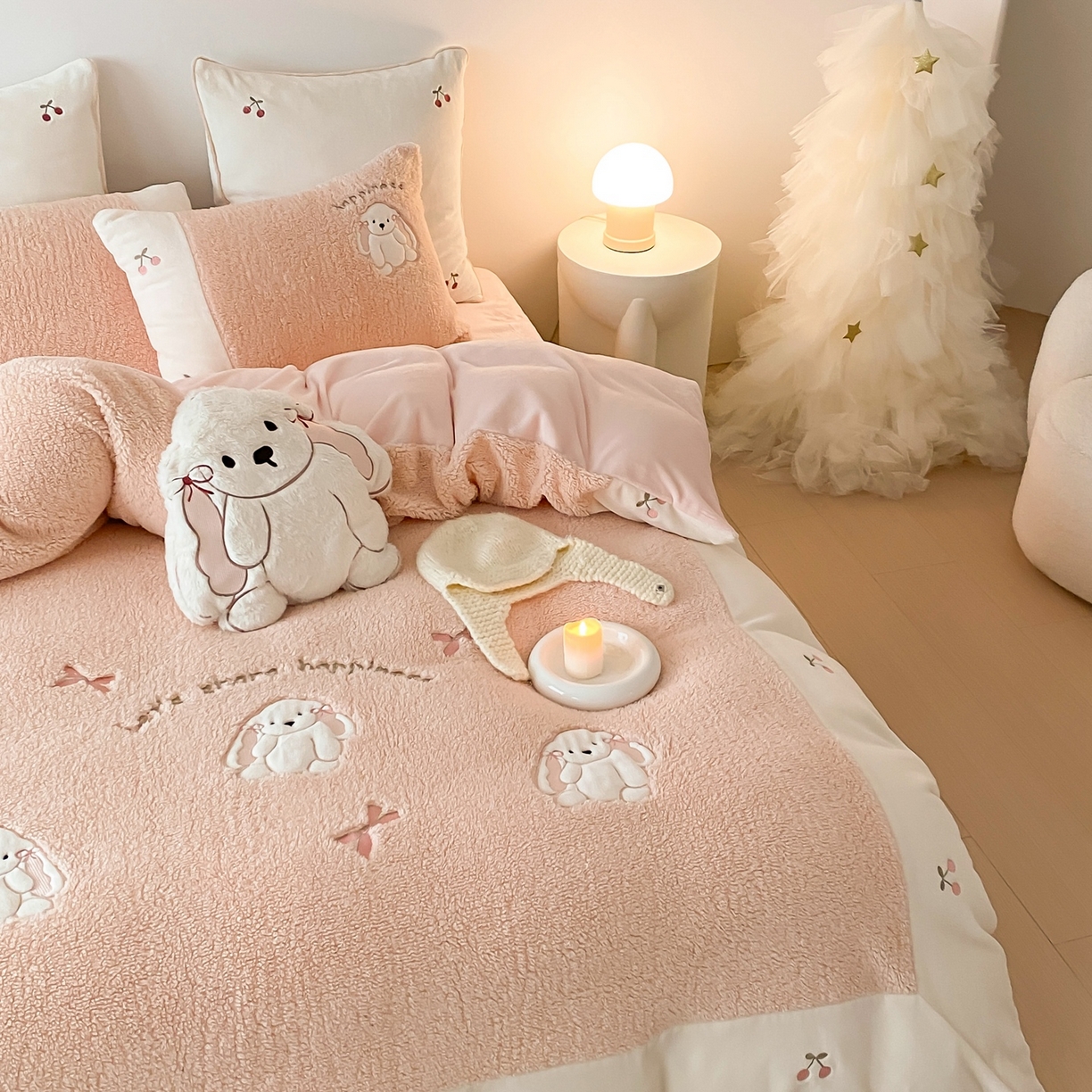 91家纺网 家纺一手货源 找家纺 MIU缪家居 2025新款A版兔毛B版牛奶绒四件套-呆萌兔 呆萌兔-玉粉