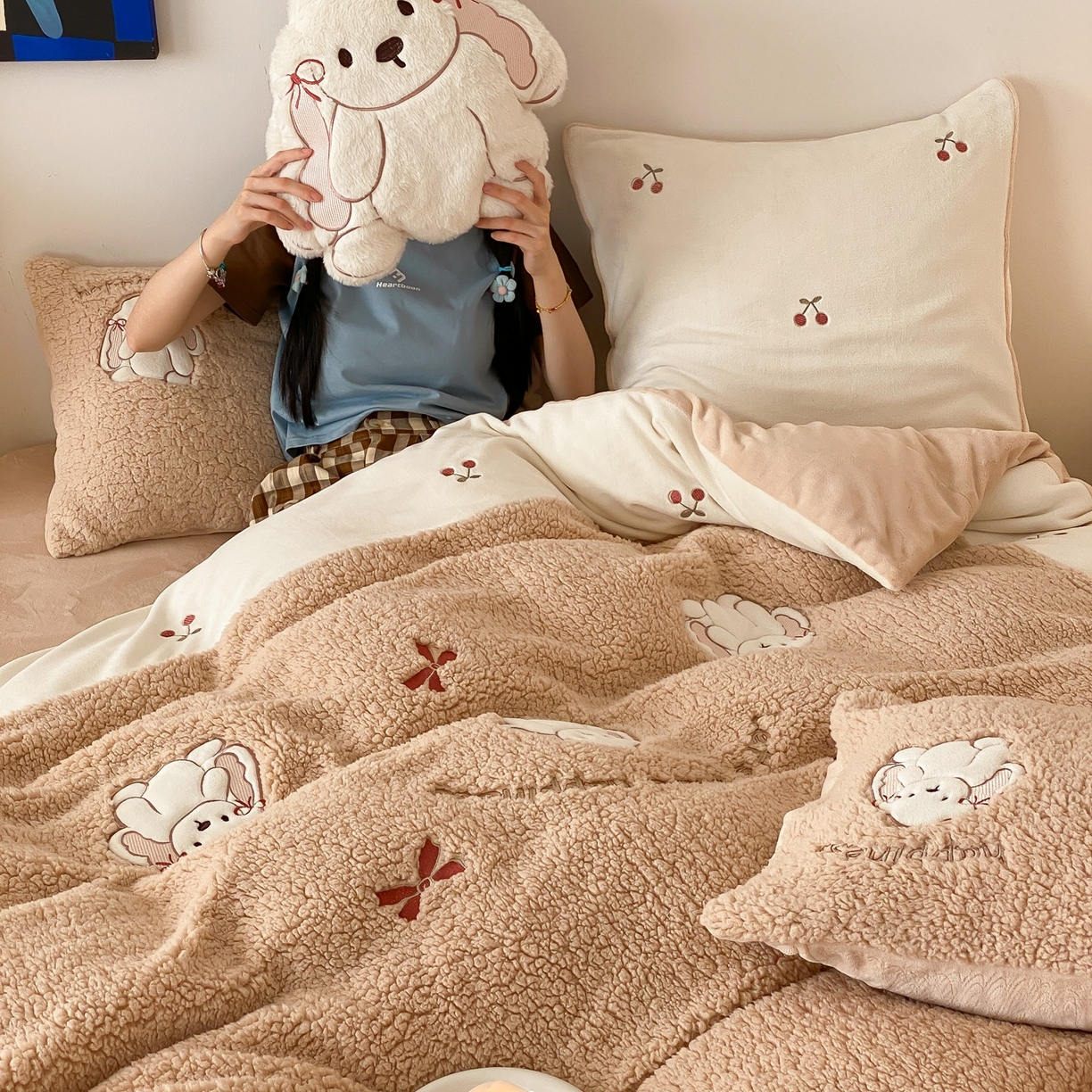 91家纺网 家纺一手货源 找家纺 （总）MIU缪家居 2025新款A版兔毛B版牛奶绒四件套-呆萌兔