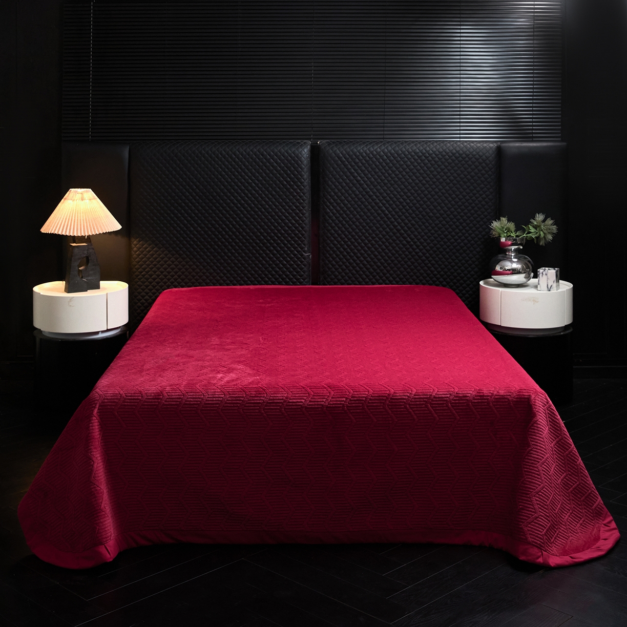 91家纺网 家纺一手货源 找家纺 （总）控价 2025新款 床盖款240克全消光A类刺绣牛奶绒四件套-赫本