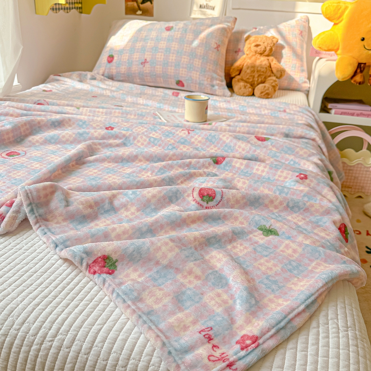 91家纺网 家纺一手货源 找家纺 韩巢家纺 2025新款四季可用牛奶绒多功能毛毯 草莓奶茶