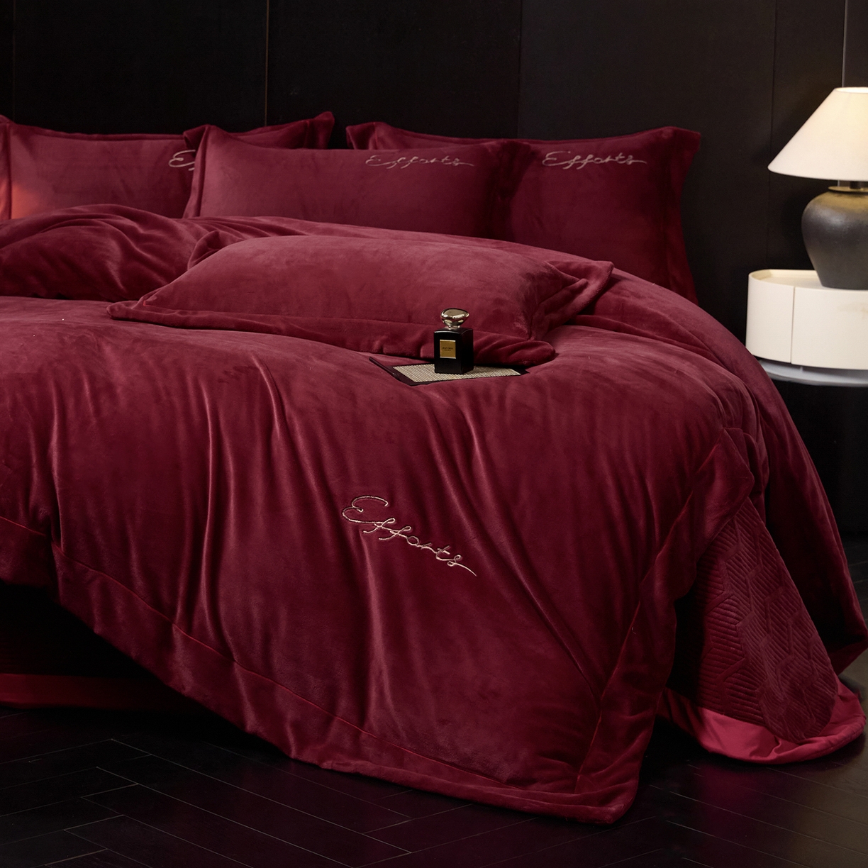 91家纺网 家纺一手货源 找家纺 （总）控价 2025新款 床盖款240克全消光A类数码印花牛奶绒四件套-情怀