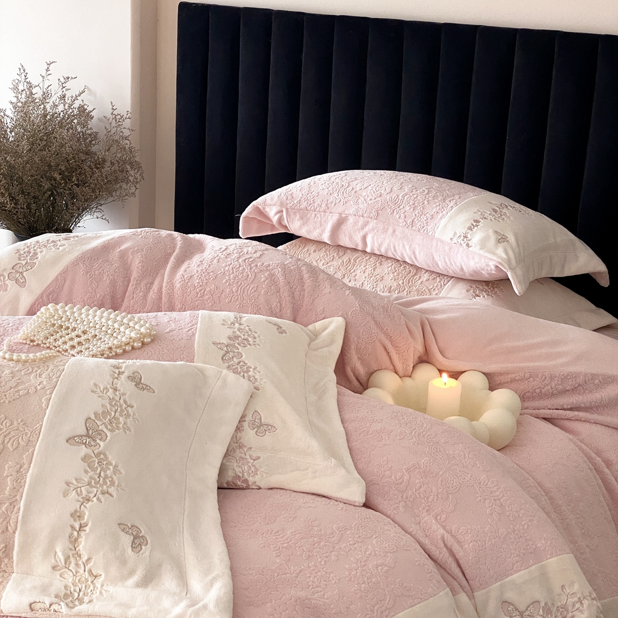 91家纺网 家纺一手货源 找家纺 MIU缪家居 2025新款雕花牛奶绒四件套-爱莉薇 爱莉薇-粉色