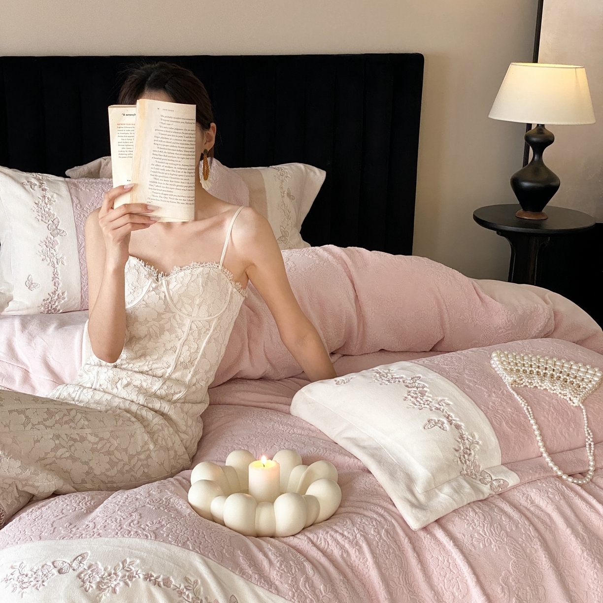 91家纺网 家纺一手货源 找家纺 MIU缪家居 2025新款雕花牛奶绒四件套-爱莉薇 爱莉薇-粉色