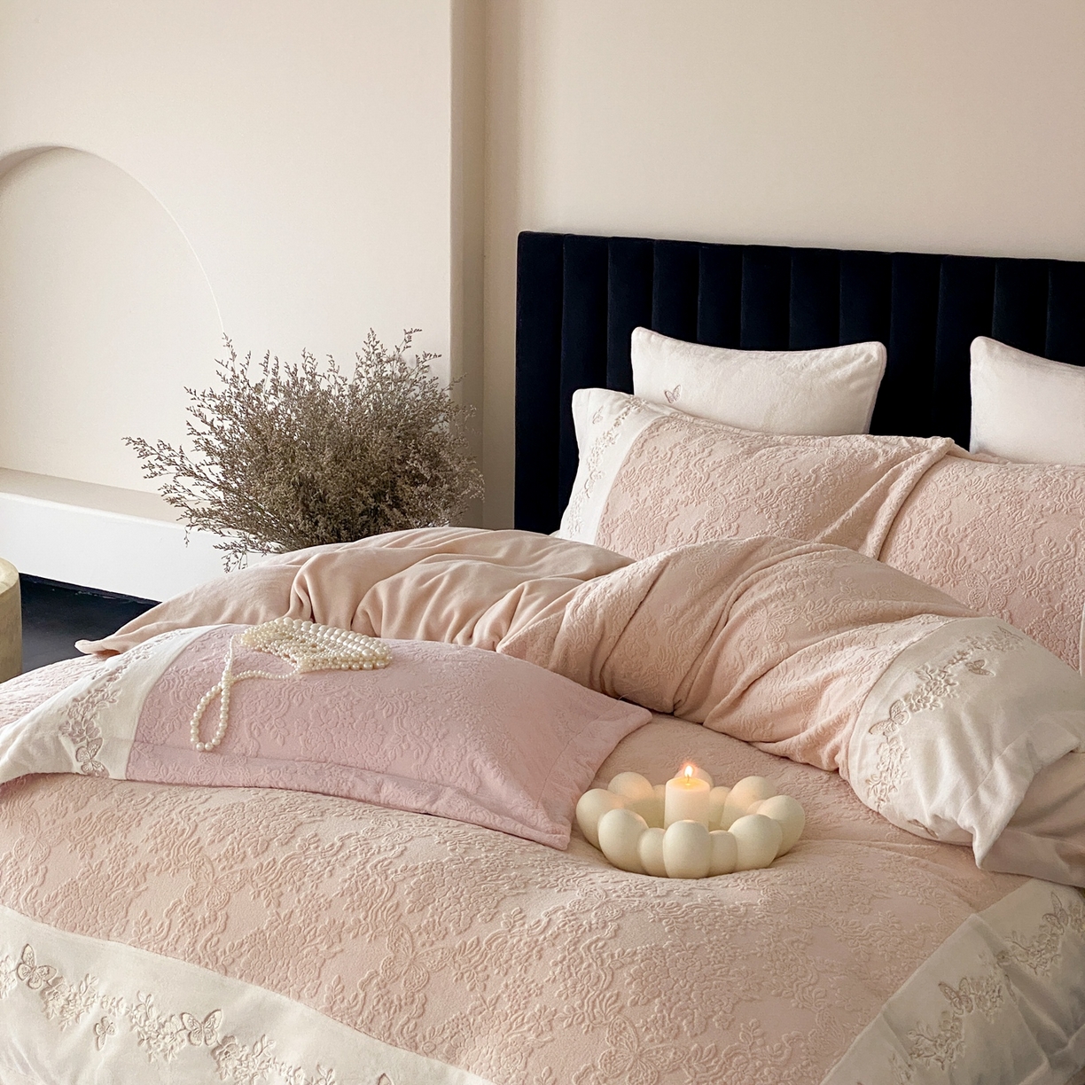 91家纺网 家纺一手货源 找家纺 MIU缪家居 2025新款雕花牛奶绒四件套-爱莉薇 爱莉薇-奶茶色