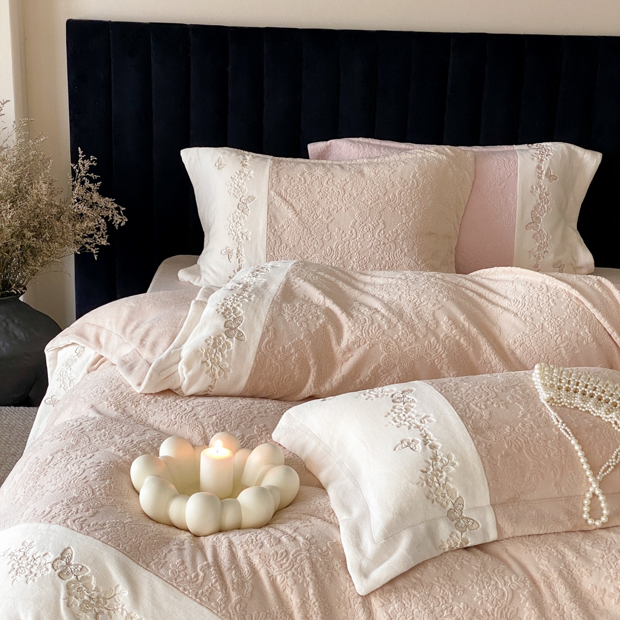 91家纺网 家纺一手货源 找家纺 MIU缪家居 2025新款雕花牛奶绒四件套-爱莉薇 爱莉薇-奶茶色