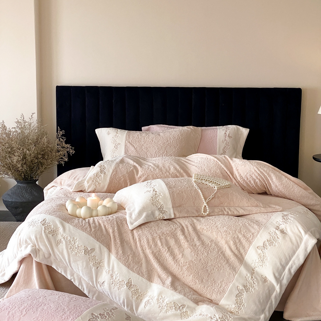 91家纺网 家纺一手货源 找家纺 MIU缪家居 2025新款雕花牛奶绒四件套-爱莉薇 爱莉薇-奶茶色