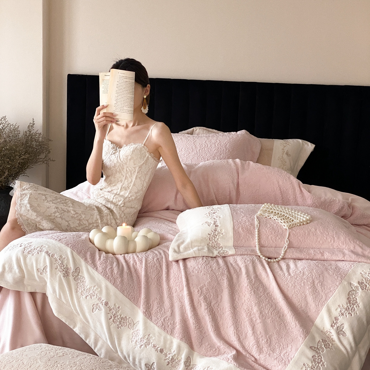 91家纺网 家纺一手货源 找家纺 MIU缪家居 2025新款雕花牛奶绒四件套-爱莉薇 爱莉薇-粉色