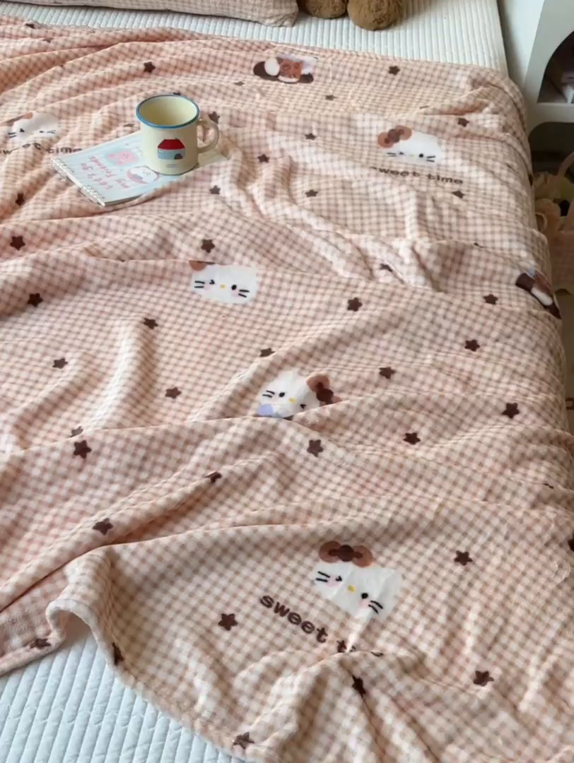 91家纺网 家纺一手货源 找家纺 韩巢家纺 2025新款四季可用牛奶绒多功能毛毯 咖星小猫