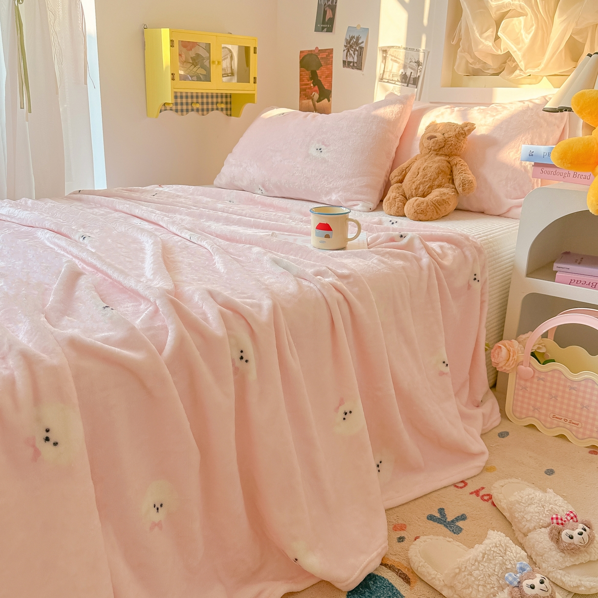 91家纺网 家纺一手货源 找家纺 韩巢家纺 2025新款四季可用牛奶绒多功能毛毯 可爱狗头-粉