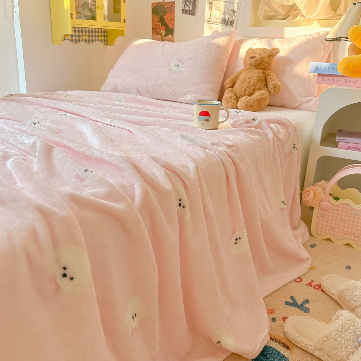 91家纺网 家纺一手货源 找家纺 韩巢家纺 2025新款四季可用牛奶绒多功能毛毯 可爱狗头-粉