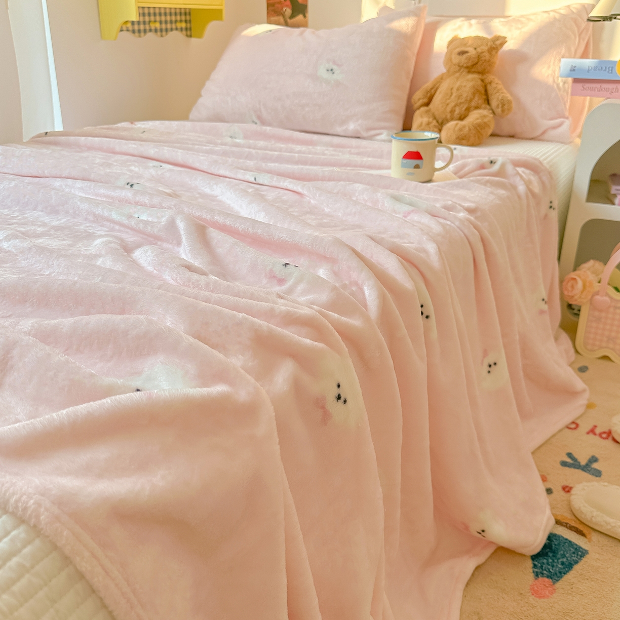 91家纺网 家纺一手货源 找家纺 韩巢家纺 2025新款四季可用牛奶绒多功能毛毯 可爱狗头-粉