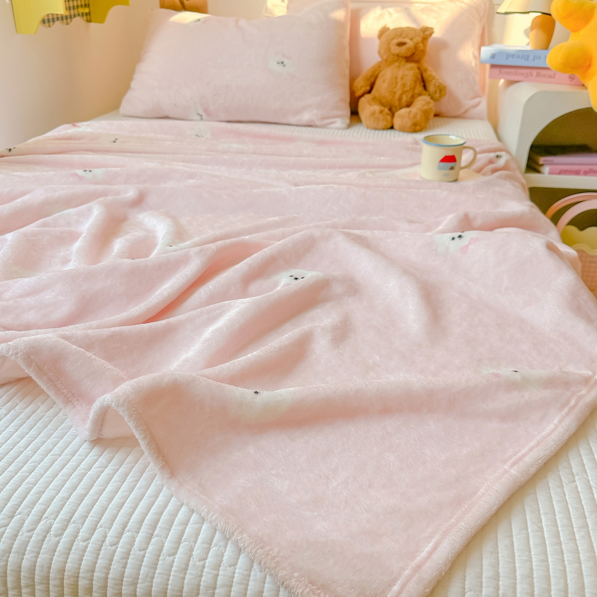 91家纺网 家纺一手货源 找家纺 韩巢家纺 2025新款四季可用牛奶绒多功能毛毯 可爱狗头-粉