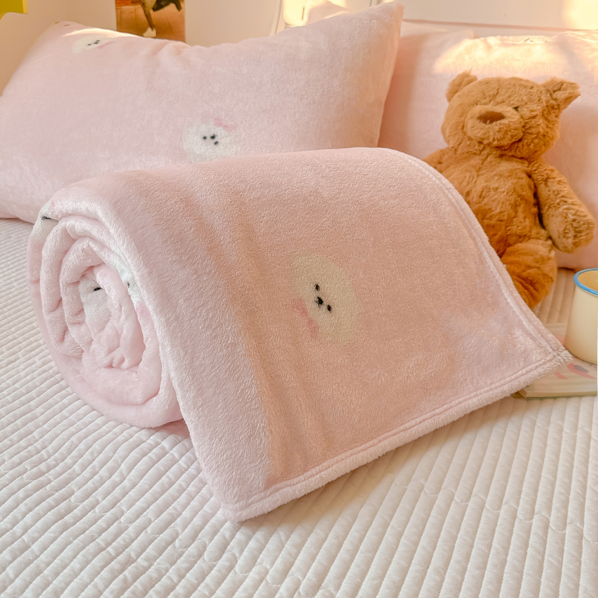 91家纺网 家纺一手货源 找家纺 韩巢家纺 2025新款四季可用牛奶绒多功能毛毯 可爱狗头-粉