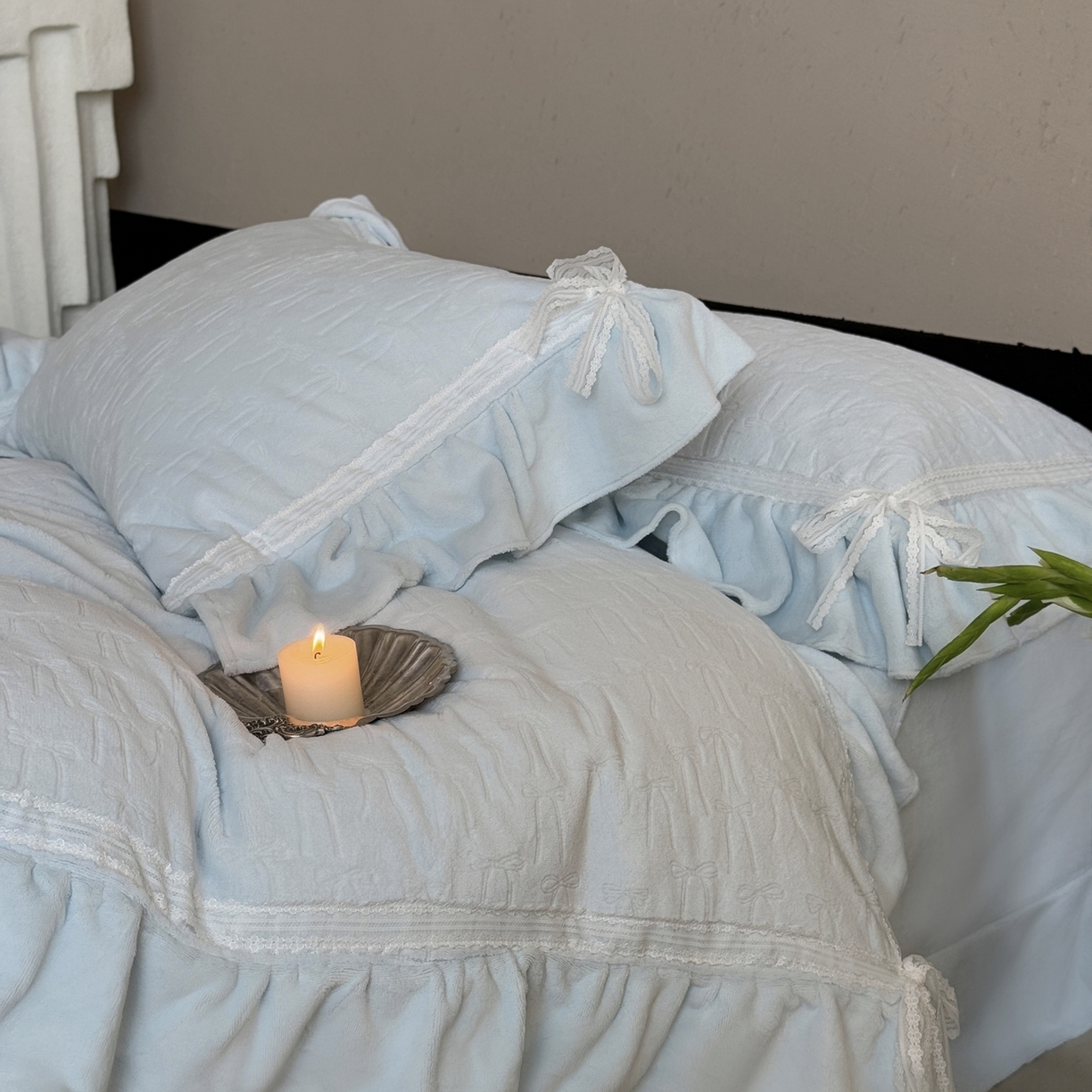 91家纺网 家纺一手货源 找家纺 MIU缪家居 2025新款雕花牛奶绒四件套-薇薇安 薇薇安-蓝