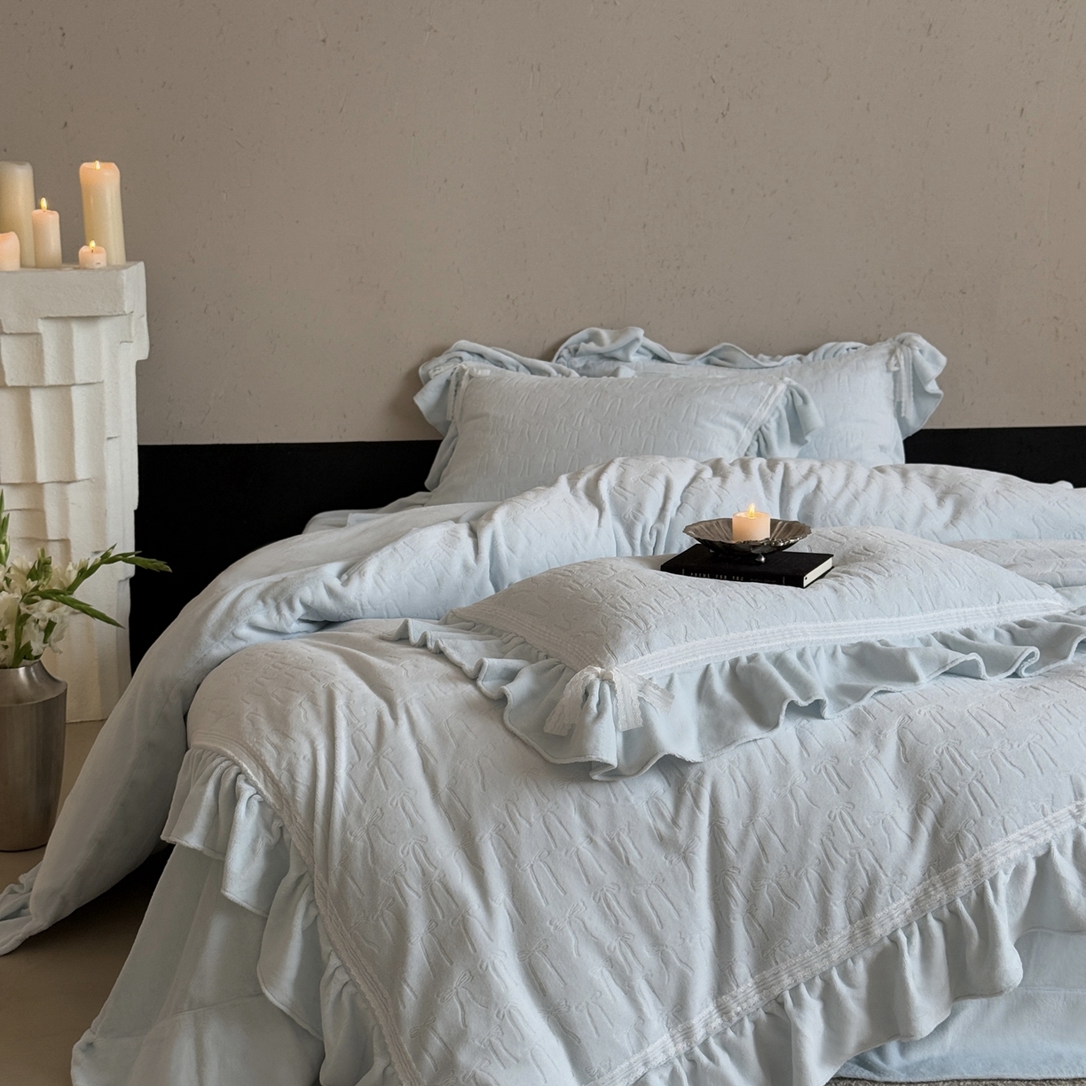 91家纺网 家纺一手货源 找家纺 MIU缪家居 2025新款雕花牛奶绒四件套-薇薇安 薇薇安-蓝