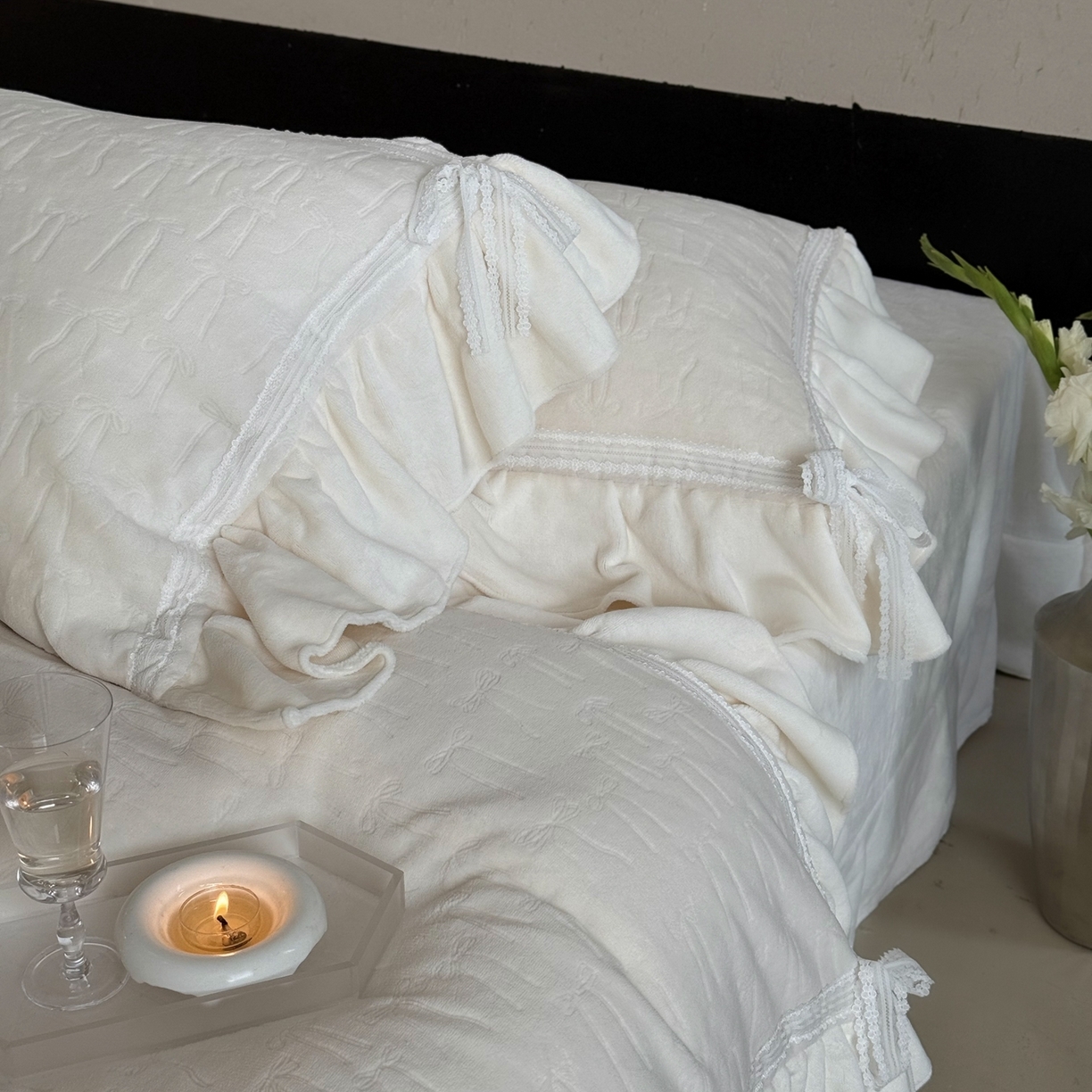 91家纺网 家纺一手货源 找家纺 MIU缪家居 2025新款雕花牛奶绒四件套-薇薇安 薇薇安-白