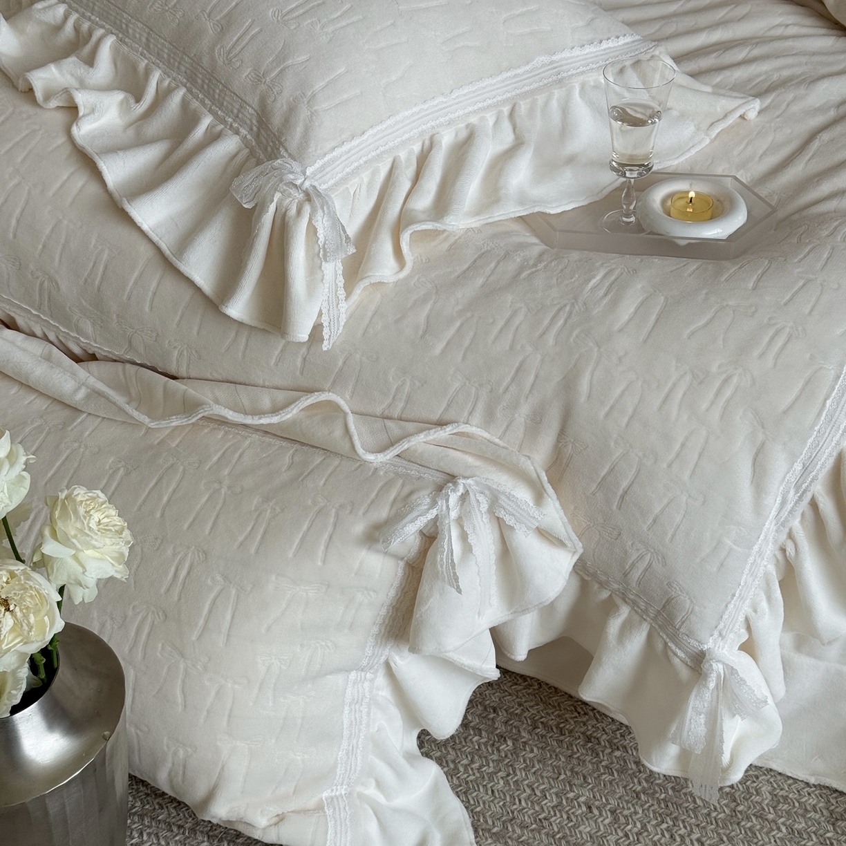 91家纺网 家纺一手货源 找家纺 MIU缪家居 2025新款雕花牛奶绒四件套-薇薇安 薇薇安-白