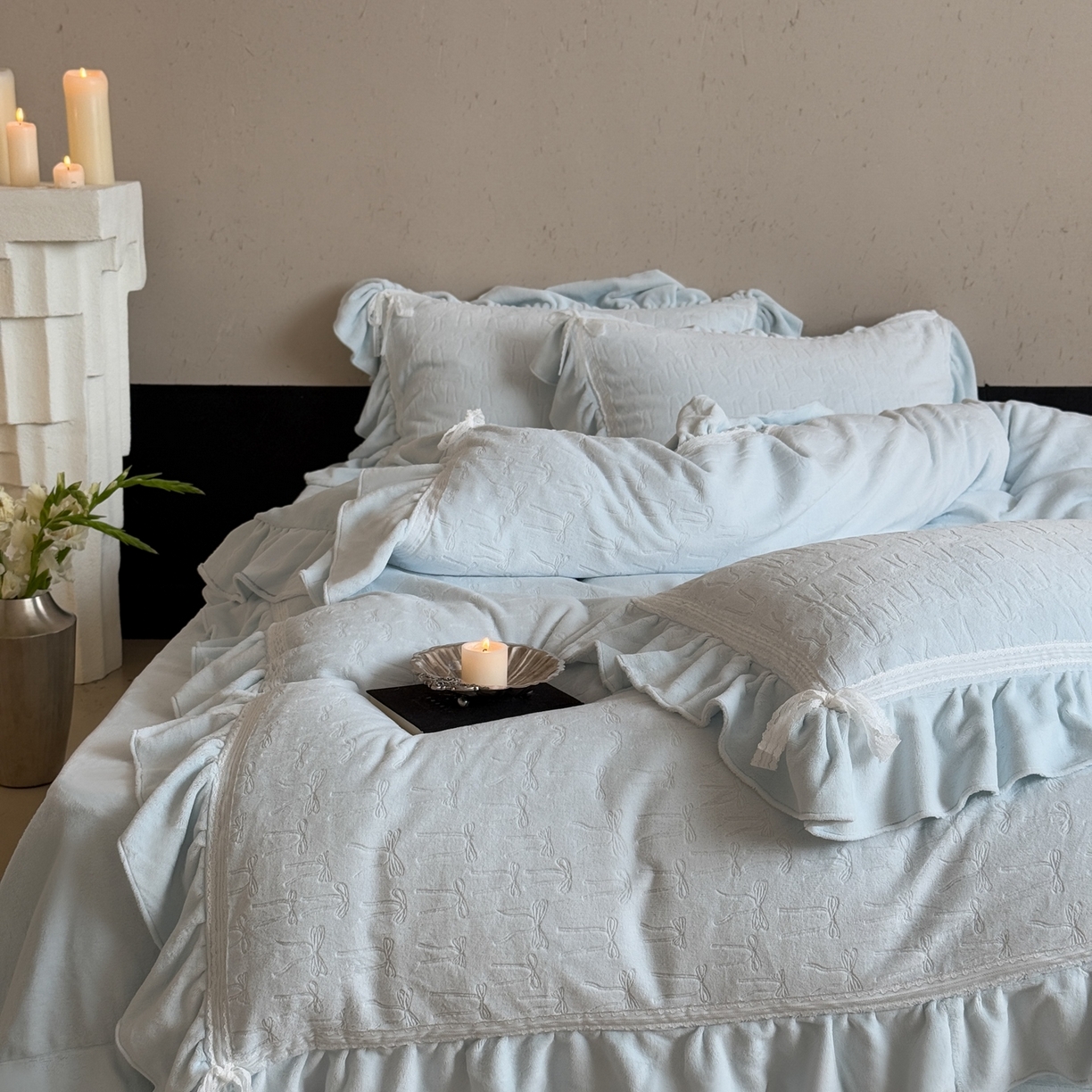 91家纺网 家纺一手货源 找家纺 MIU缪家居 2025新款雕花牛奶绒四件套-薇薇安 薇薇安-蓝