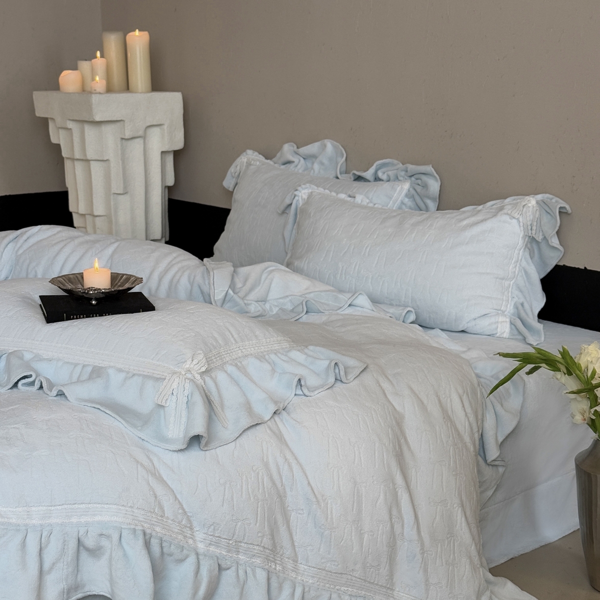 91家纺网 家纺一手货源 找家纺 MIU缪家居 2025新款雕花牛奶绒四件套-薇薇安 薇薇安-蓝