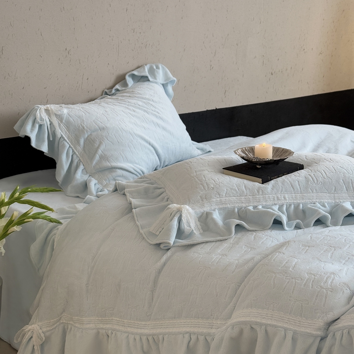 91家纺网 家纺一手货源 找家纺 MIU缪家居 2025新款雕花牛奶绒四件套-薇薇安 薇薇安-蓝