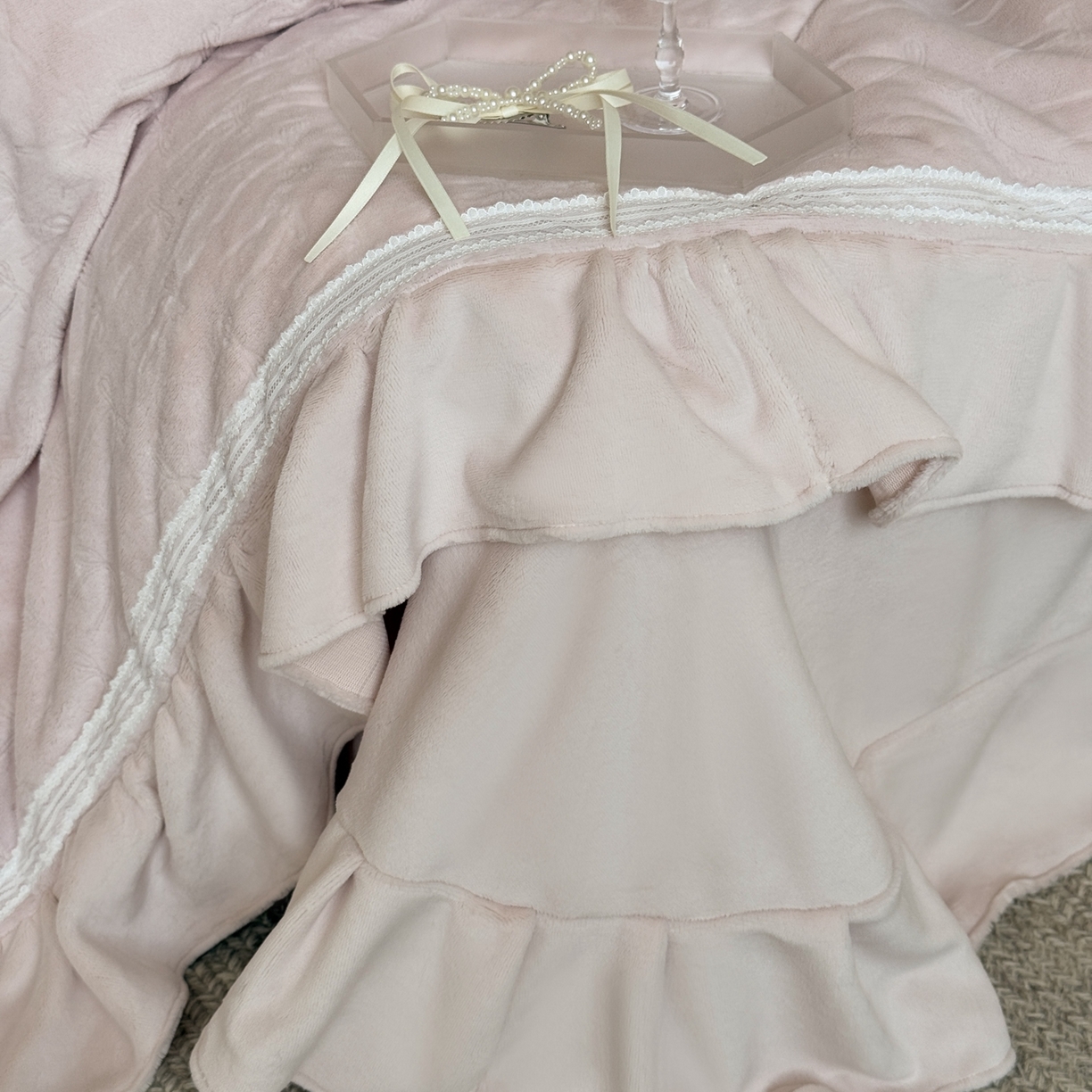 91家纺网 家纺一手货源 找家纺 MIU缪家居 2025新款雕花牛奶绒四件套-薇薇安 薇薇安-粉