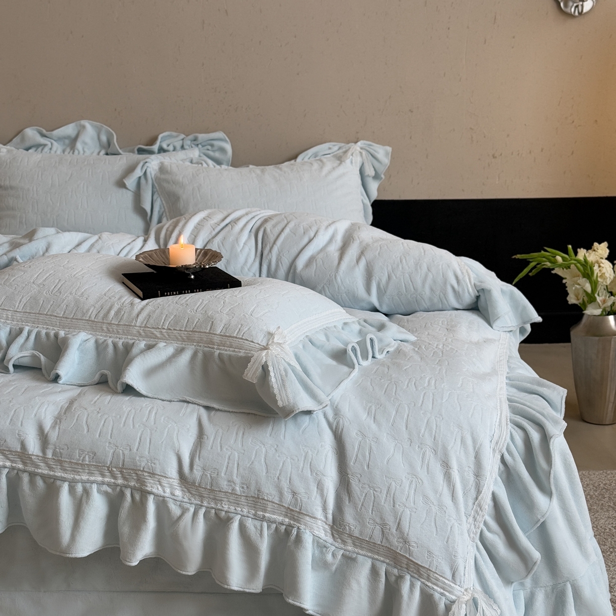 91家纺网 家纺一手货源 找家纺 MIU缪家居 2025新款雕花牛奶绒四件套-薇薇安 薇薇安-蓝