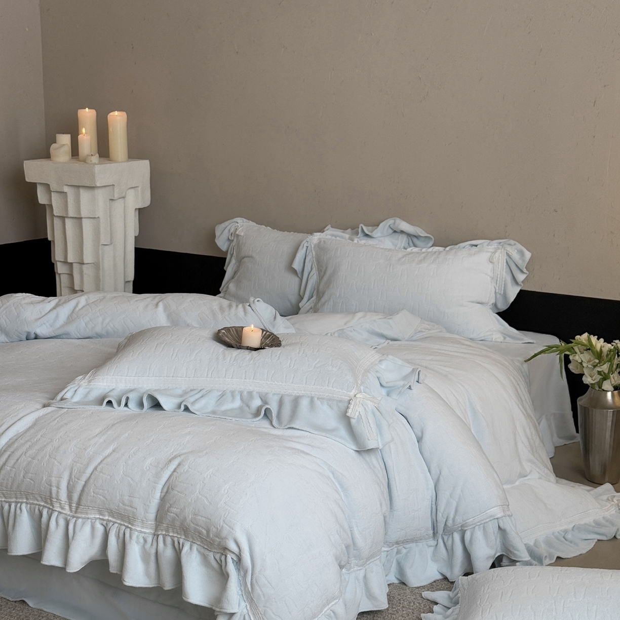 91家纺网 家纺一手货源 找家纺 MIU缪家居 2025新款雕花牛奶绒四件套-薇薇安 薇薇安-蓝