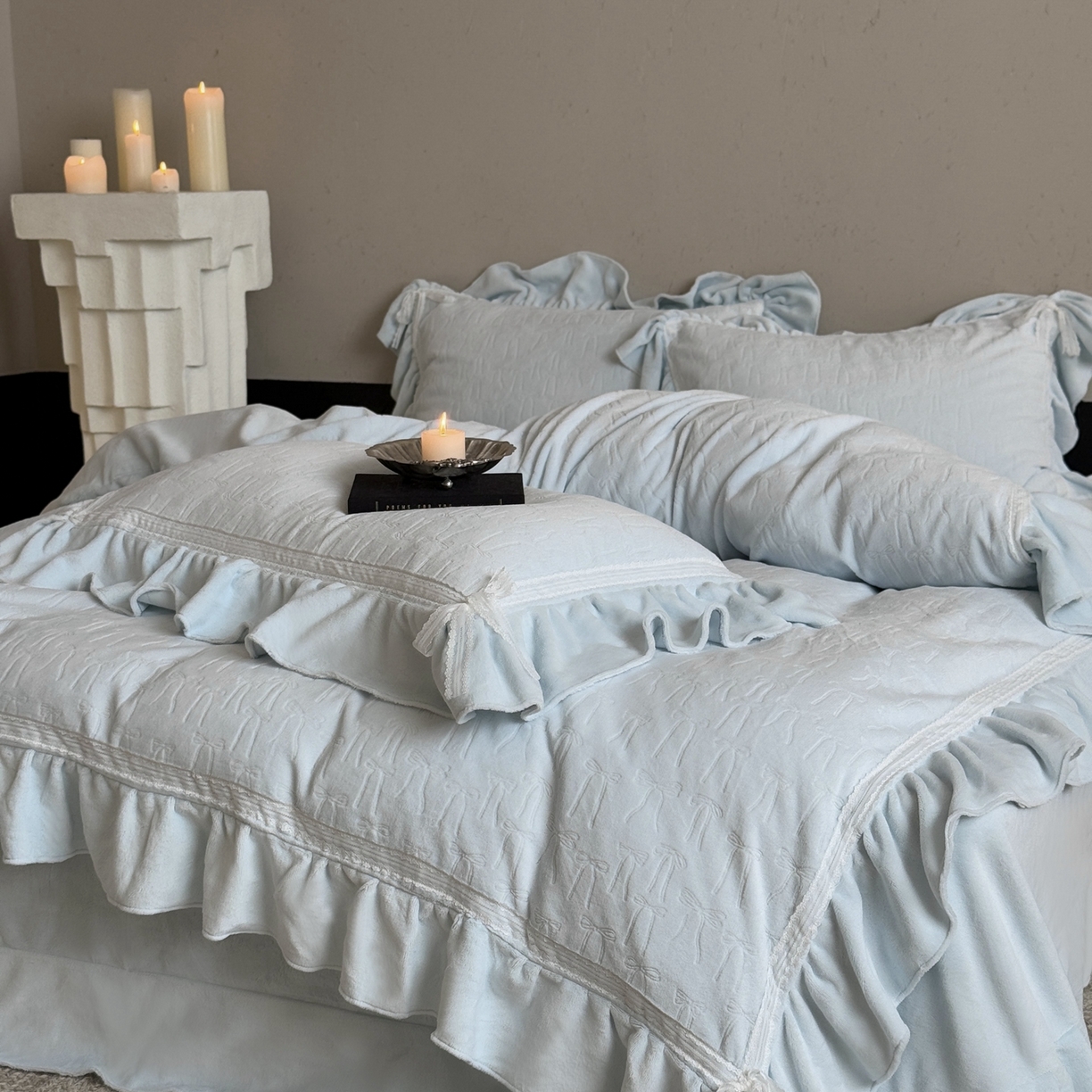 91家纺网 家纺一手货源 找家纺 MIU缪家居 2025新款雕花牛奶绒四件套-薇薇安 薇薇安-蓝