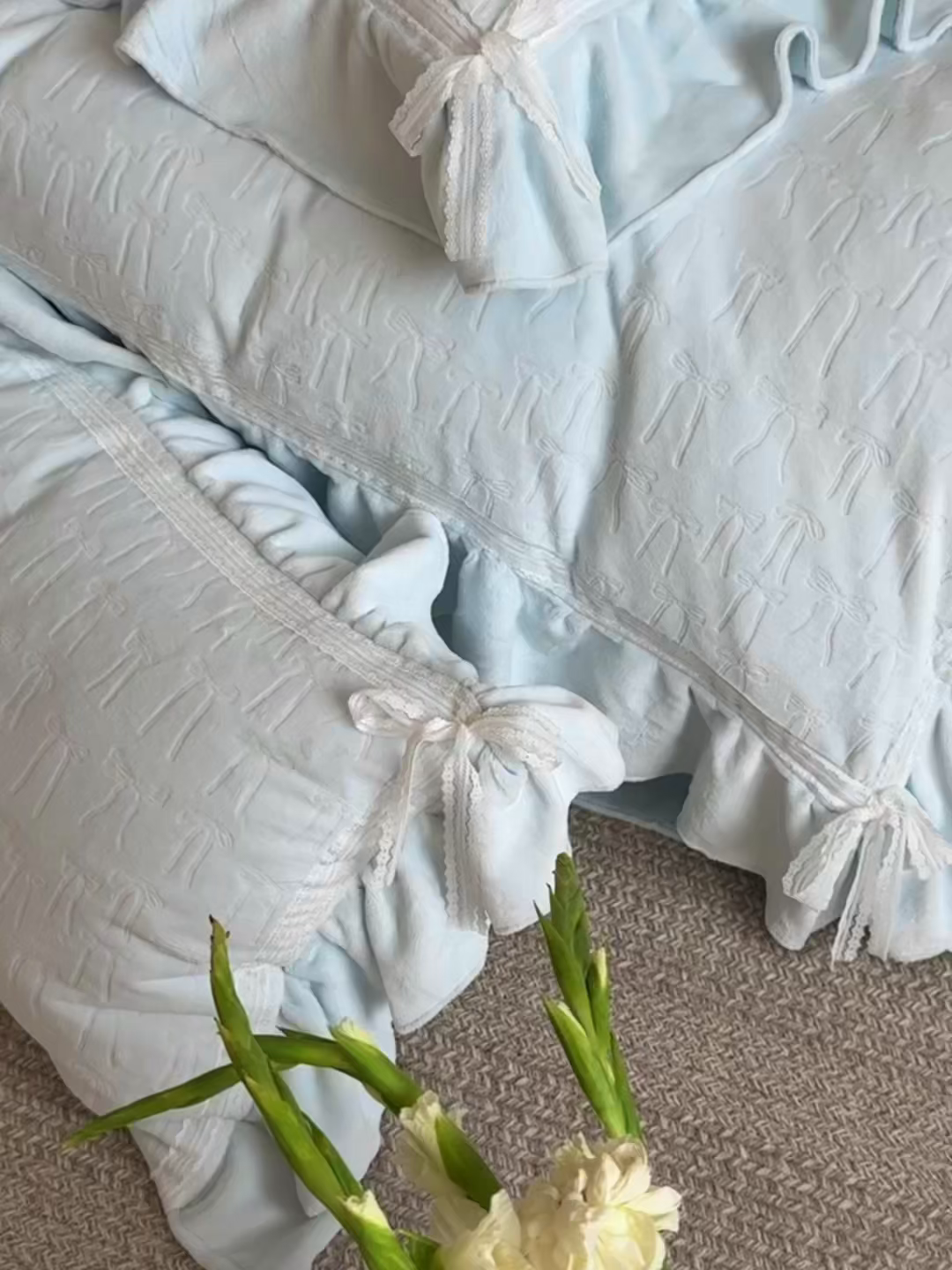 91家纺网 家纺一手货源 找家纺 MIU缪家居 2025新款雕花牛奶绒四件套-薇薇安 薇薇安-蓝