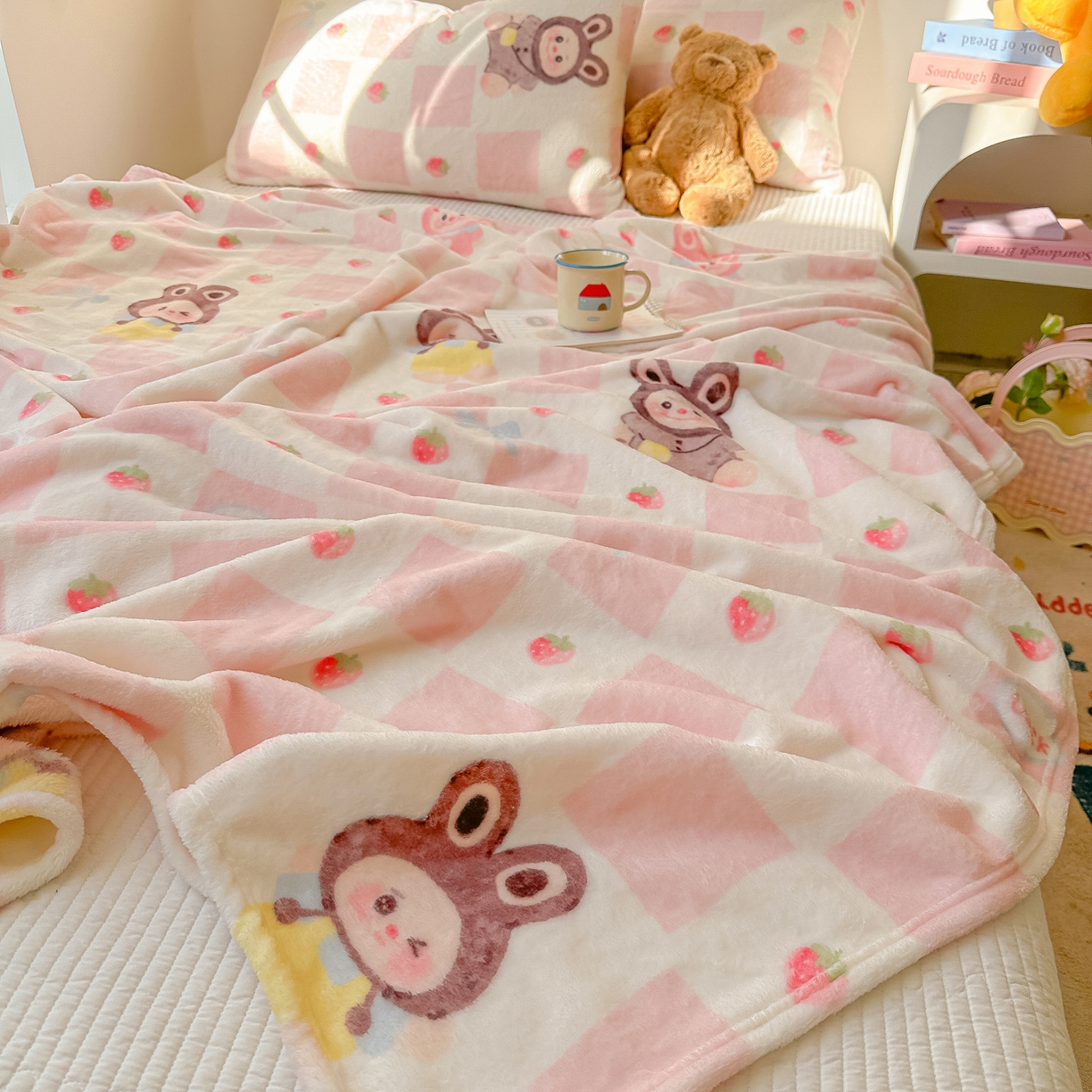 91家纺网 家纺一手货源 找家纺 韩巢家纺 2025新款四季可用牛奶绒多功能毛毯 奶糖拉布布