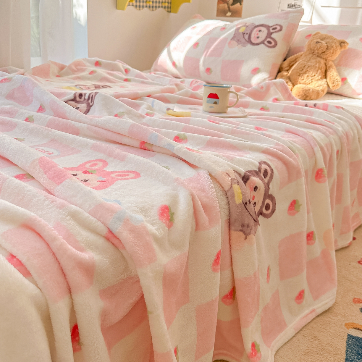 91家纺网 家纺一手货源 找家纺 韩巢家纺 2025新款四季可用牛奶绒多功能毛毯 奶糖拉布布