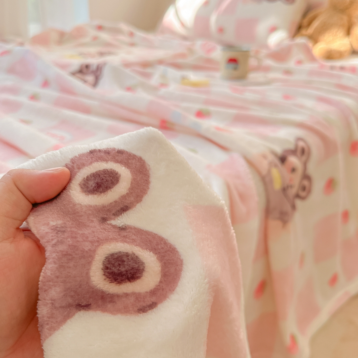 91家纺网 家纺一手货源 找家纺 韩巢家纺 2025新款四季可用牛奶绒多功能毛毯 奶糖拉布布