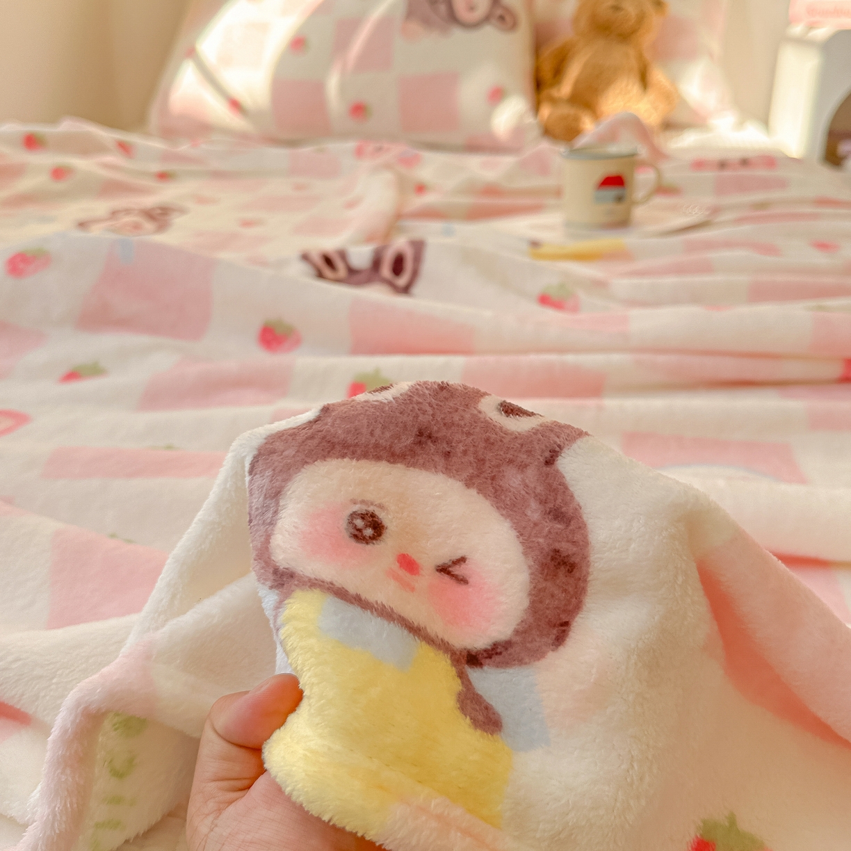 91家纺网 家纺一手货源 找家纺 韩巢家纺 2025新款四季可用牛奶绒多功能毛毯 奶糖拉布布