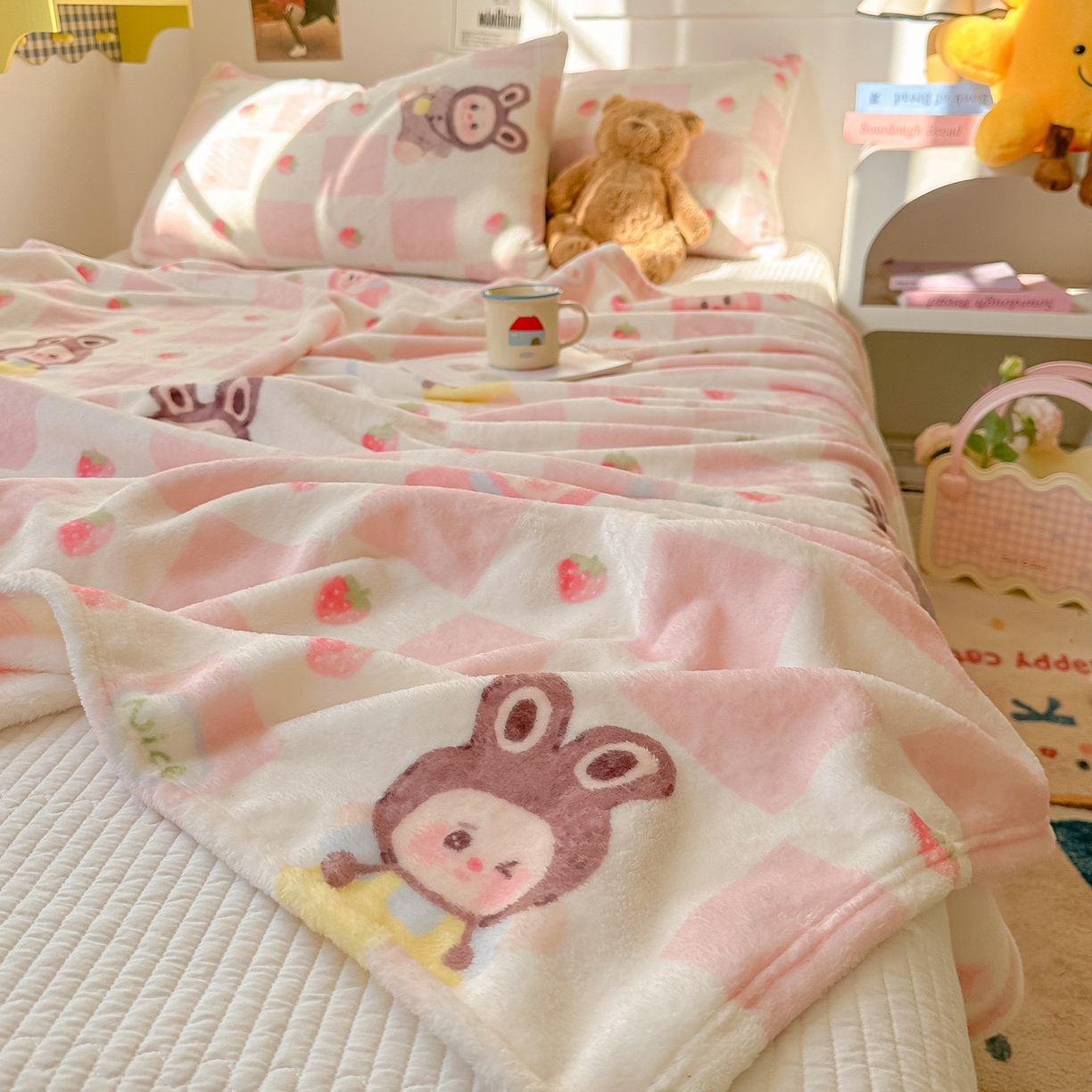 91家纺网 家纺一手货源 找家纺 韩巢家纺 2025新款四季可用牛奶绒多功能毛毯 奶糖拉布布