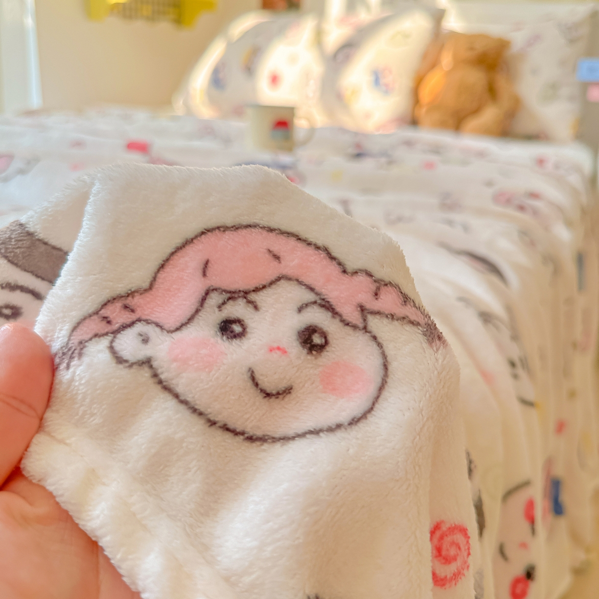 91家纺网 家纺一手货源 找家纺 韩巢家纺 2025新款四季可用牛奶绒多功能毛毯 糖果蜡笔