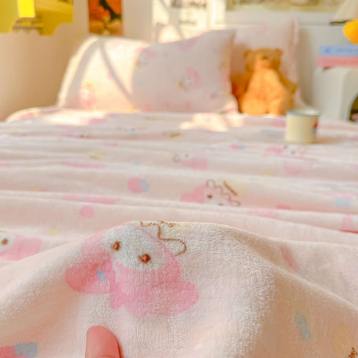 91家纺网 家纺一手货源 找家纺 韩巢家纺 2025新款四季可用牛奶绒多功能毛毯 甜茶小美