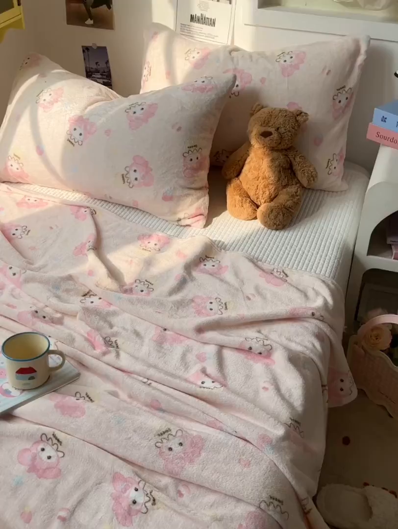 91家纺网 家纺一手货源 找家纺 韩巢家纺 2025新款四季可用牛奶绒多功能毛毯 甜茶小美