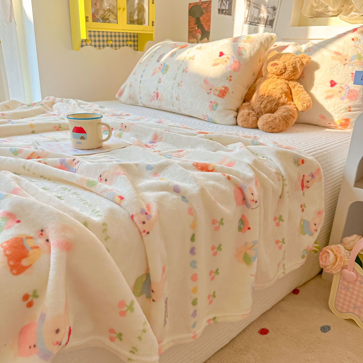 91家纺网 家纺一手货源 找家纺 韩巢家纺 2025新款四季可用牛奶绒多功能毛毯 小兔胡萝卜