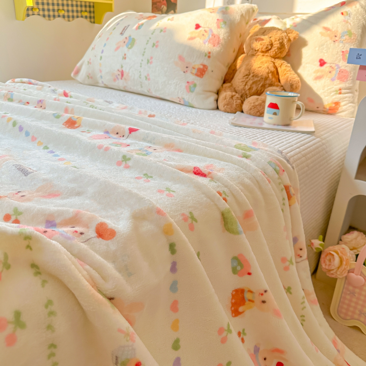 91家纺网 家纺一手货源 找家纺 韩巢家纺 2025新款四季可用牛奶绒多功能毛毯 小兔胡萝卜