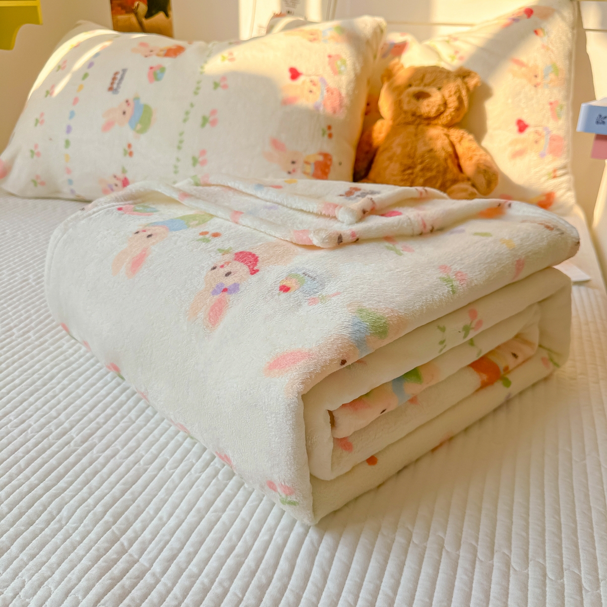 91家纺网 家纺一手货源 找家纺 韩巢家纺 2025新款四季可用牛奶绒多功能毛毯 小兔胡萝卜