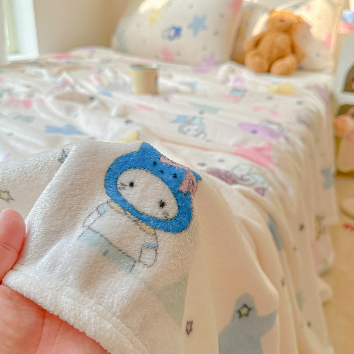 91家纺网 家纺一手货源 找家纺 韩巢家纺 2025新款四季可用牛奶绒多功能毛毯 星星米菲