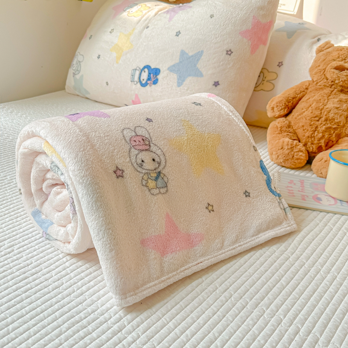 91家纺网 家纺一手货源 找家纺 韩巢家纺 2025新款四季可用牛奶绒多功能毛毯 星星米菲