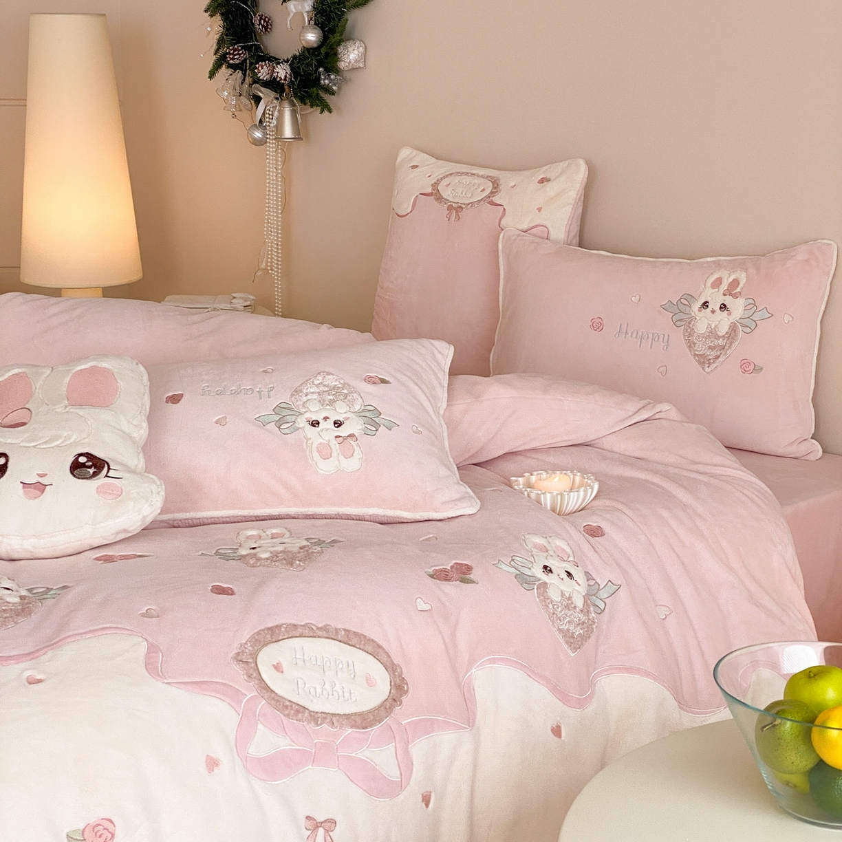 91家纺网 家纺一手货源 找家纺 MIU缪家居 2025新款牛奶绒四件套-快乐甜心 快乐甜心-粉